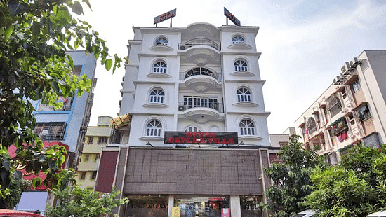 Facade view of Ecotel Kolkata with other building next to it l9o4ti