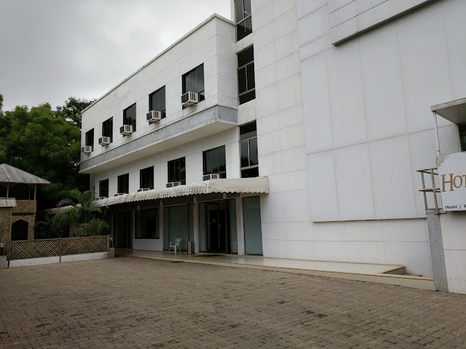 Facade image of VITS Select, the best hotel near Bharuch Railway Station, featuring the greenery and the front yard.