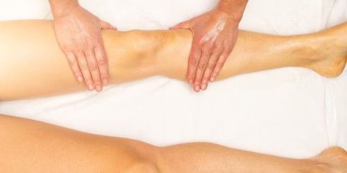 Qizlar moyaklarga tegadi