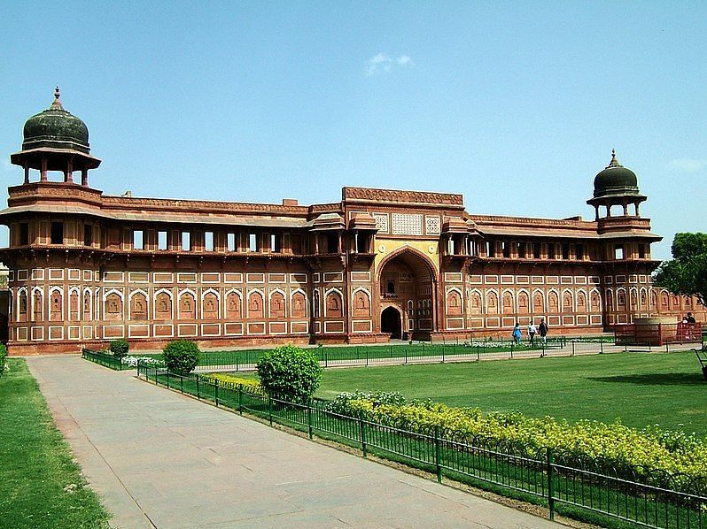Jahan gir mahal  near Clarks Shiraz, Agra 2