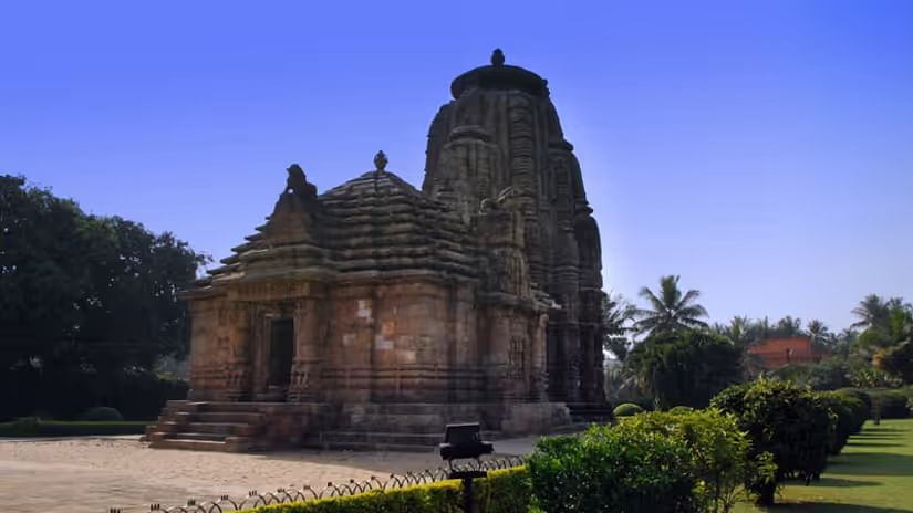 Exteriors of Raja Rani Temple with a garden in its premises