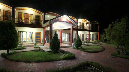 Ojaswi Himalayan Resort, Mukteshwar Nainital Night View of Ojaswi Hotel and Resort in Chaukori xjudul