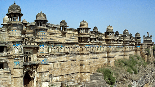 brown coloured exterior of the Gwalior fort