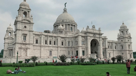 An overview of Victoria Memorial with a manicured garden in front of it in the New Market area.