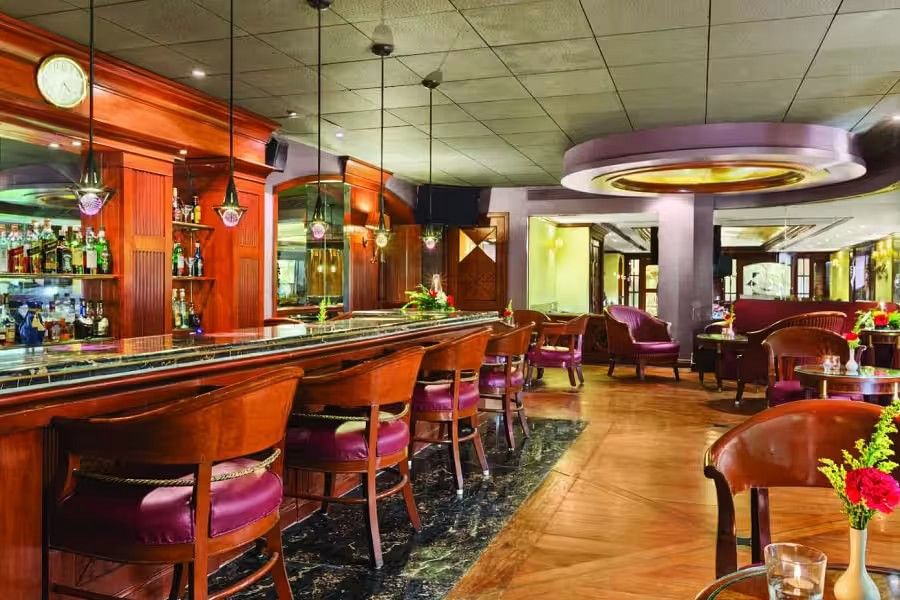 Bar at Hotel Ramada Plaza Palm Grove Juhu Beach Mumbai, Best Bars in Juhu Mumbai