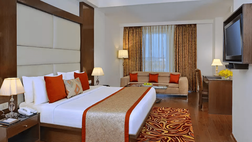 Room 1 Taurus Sarovar Portico IGI Delhi e1bdba