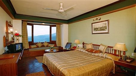 Sun n Snow Inn Hotel Kausani Kausani Suite Room Sun n Snow, hotels in kausani, Uttarakhand hotels, kausani hotels