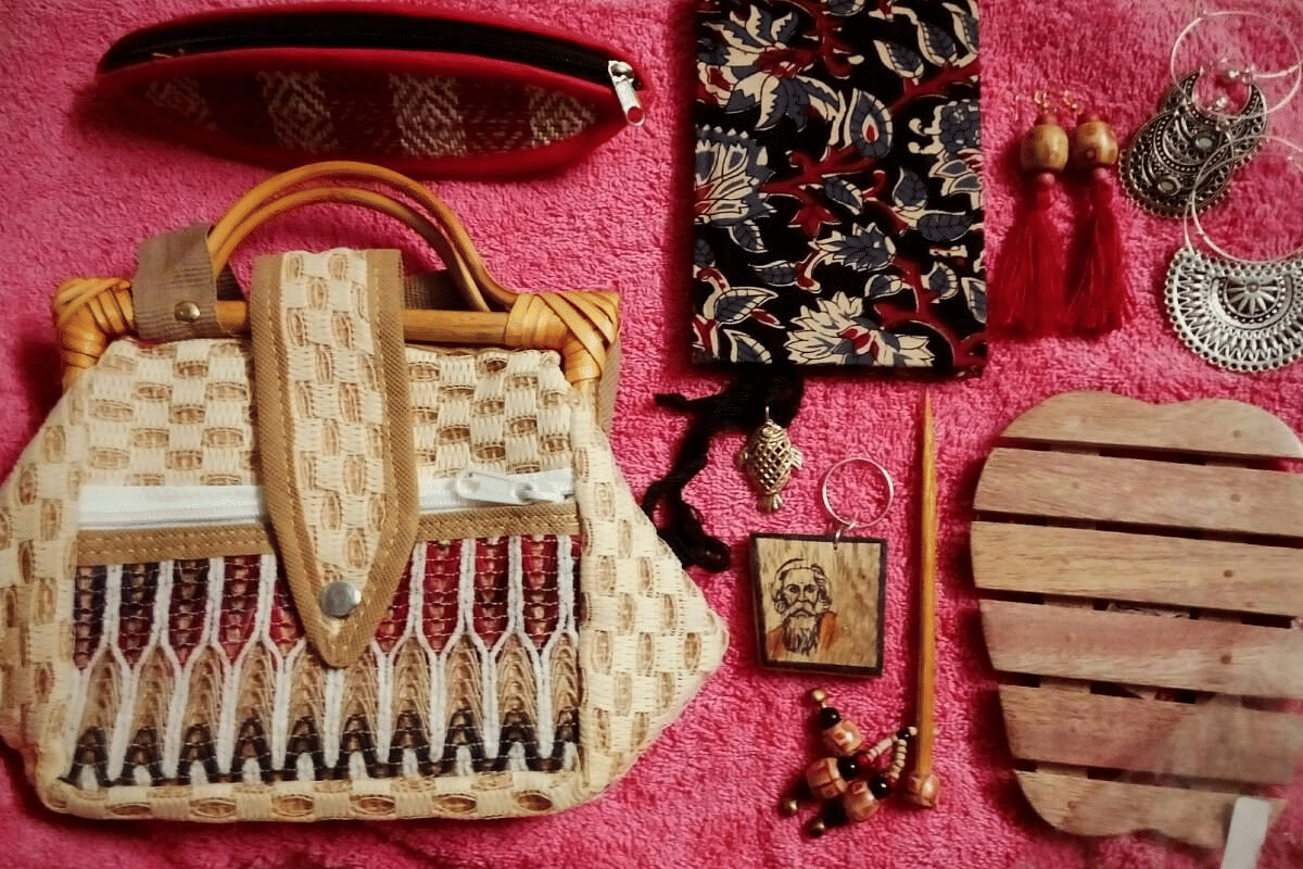 Multiple handicrafts sold at Amar kutir