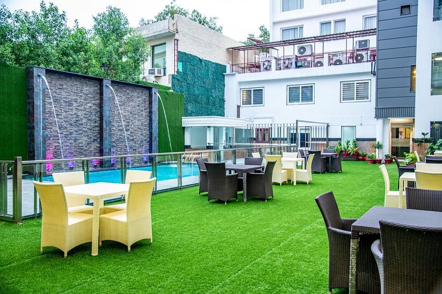 alt-text Chairs and tables placed in an open event space beside a pool Sun Park Hotel & Banquet, Chandigarh - Zirakpur