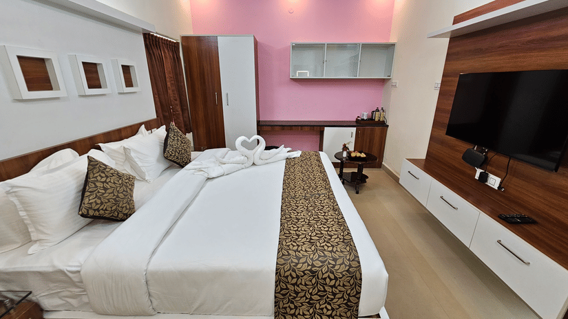Modern room at Tio (The Indian Origin) Hotels & Resorts - Yercaud with king bed, TV, wooden interiors, and elegant decor.