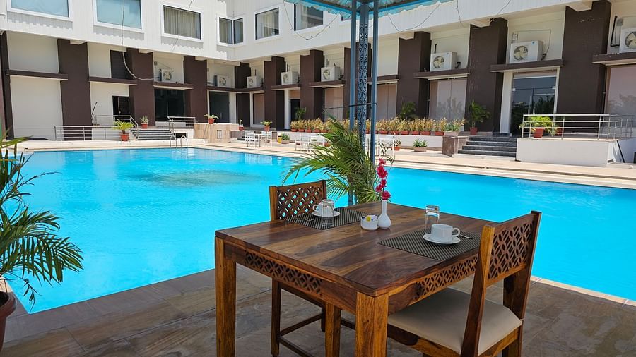 Lemongrass Poolside Restaurant 3