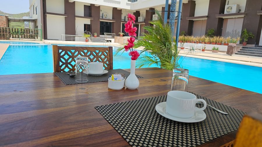 Lemongrass Poolside Restaurant 4