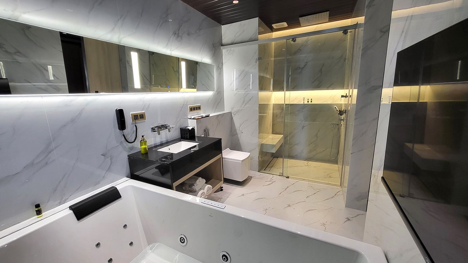 Jacuzzi and a sink in the washroom of Double 6ix Sea View with Jacuzzi Double Sized Bed at 6ix Seashore Hotel, Port Blair