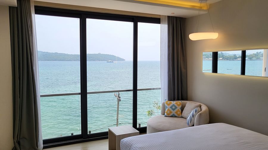 Double 6ix Sea View with Jacuzzi Double Sized Bed at 6ix Hotel, Port Blair 4