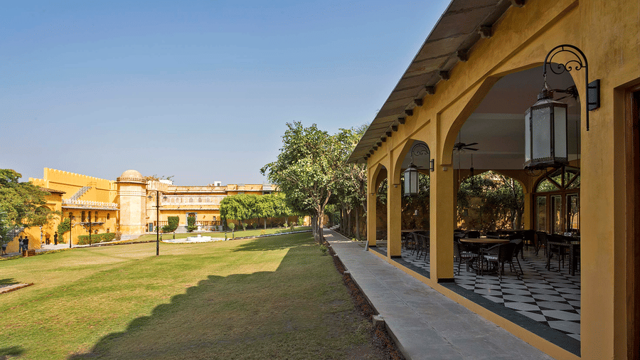 gogunda-palace-meetings-events-champa-lawns-02