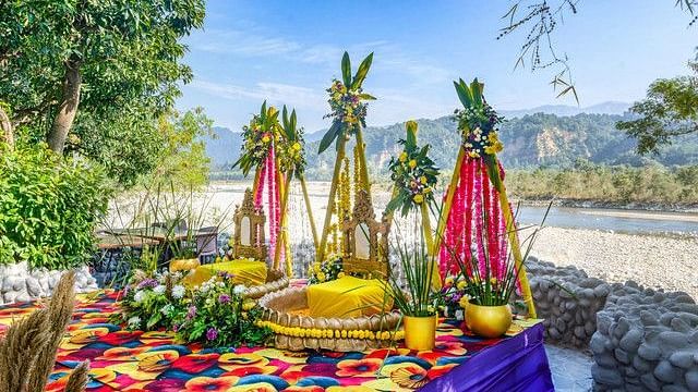 alt-text Colorful wedding buffet with a variety of dishes.
