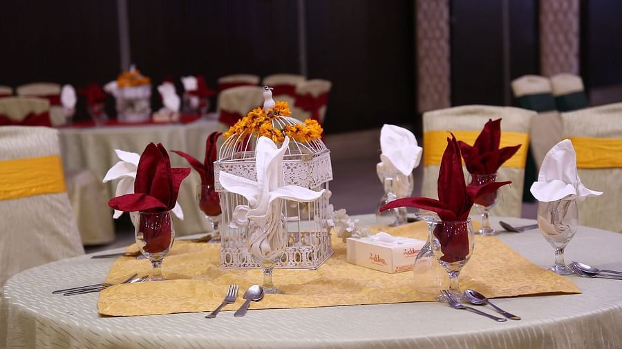 banquet-hall-5120994 1920