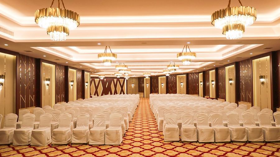 diamond banquet hall with seating arrangement for conference and weddings3