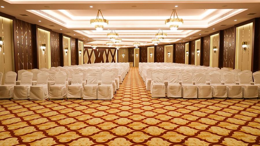 diamond banquet hall with seating arrangement for conference and weddings4
