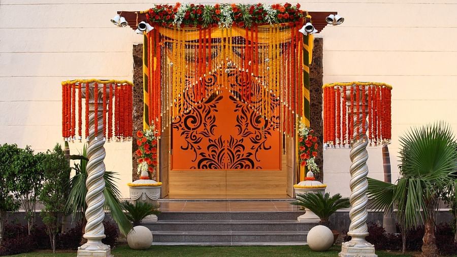 places to visit in Vrindavan Nidhivan Sarovar Portico Vrindavan hotels in Vrindavan193