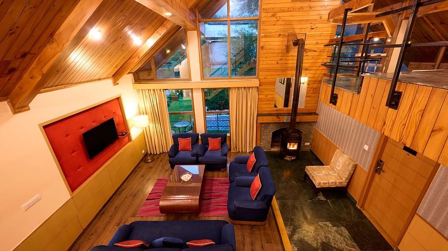Renest Manali - Hornbill cottage room living area 4