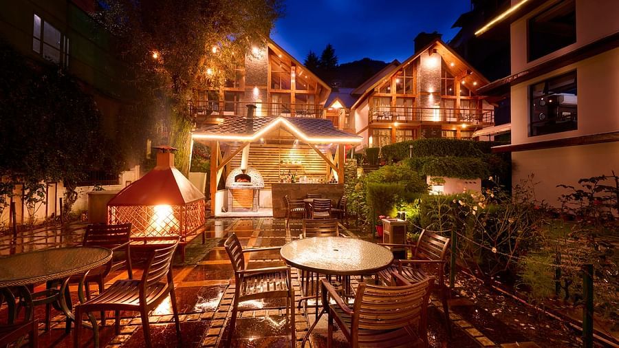 Renest Manali - Interiors ofPizzeria1