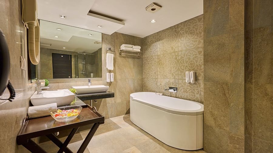 Renest Manali - Interiors of the Parrot Suite Bathroom