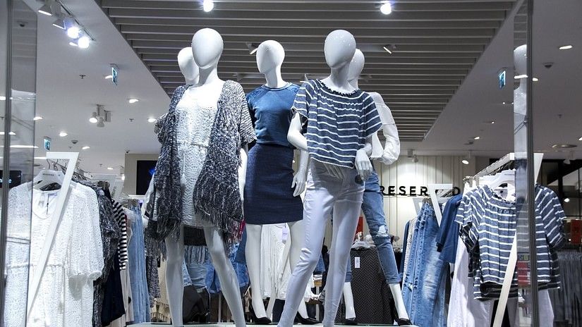 shopping-mall-1316787 1920