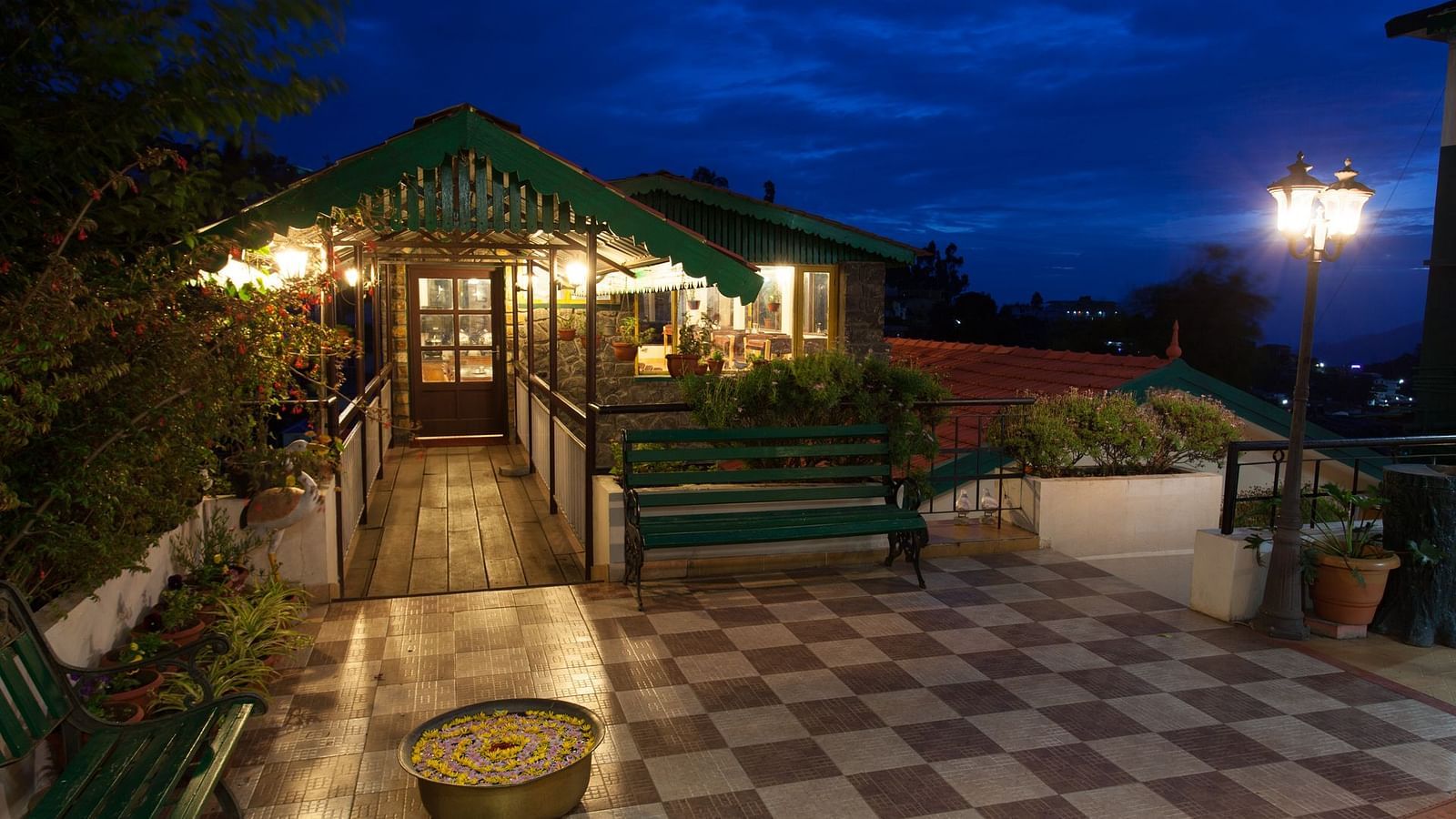Restaurant Entrance Pine Borough Inn Kodaikanal Resort ylayfx