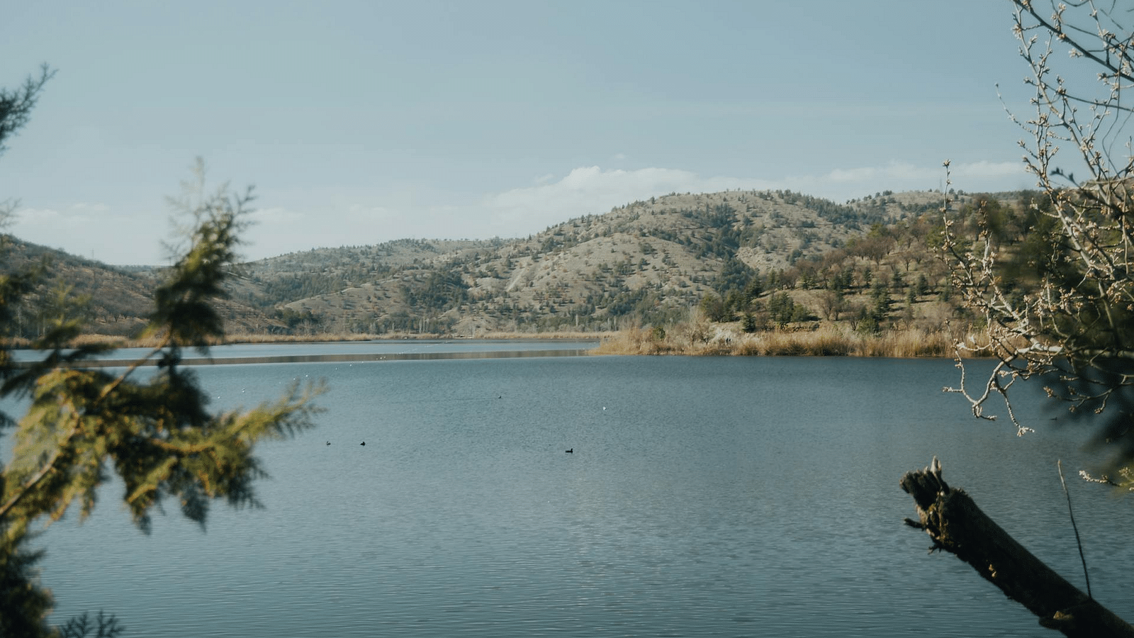 an image of a lake surrounded by mountains