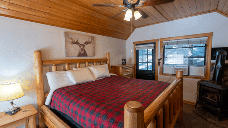 SLVH Honeymoose Cabin Bed