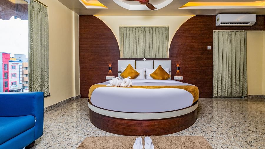 Honeymoon Suite (2)