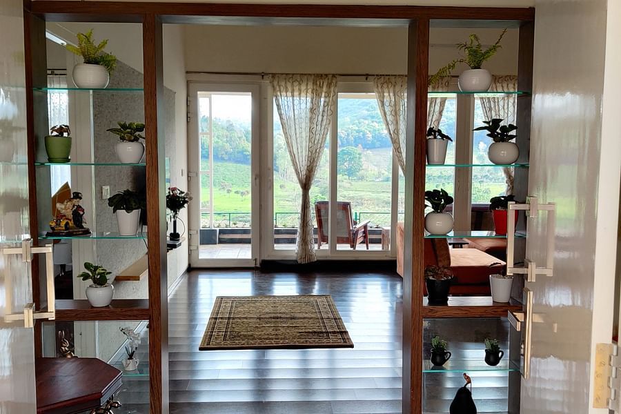 MAIN HOUSE HALL with wooden flooring - Ibex Stays & Trails, Kotagiri