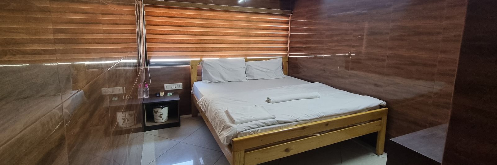 Corner view of the Double Bed Room With Air-conditioning featuring a double bed in the side.