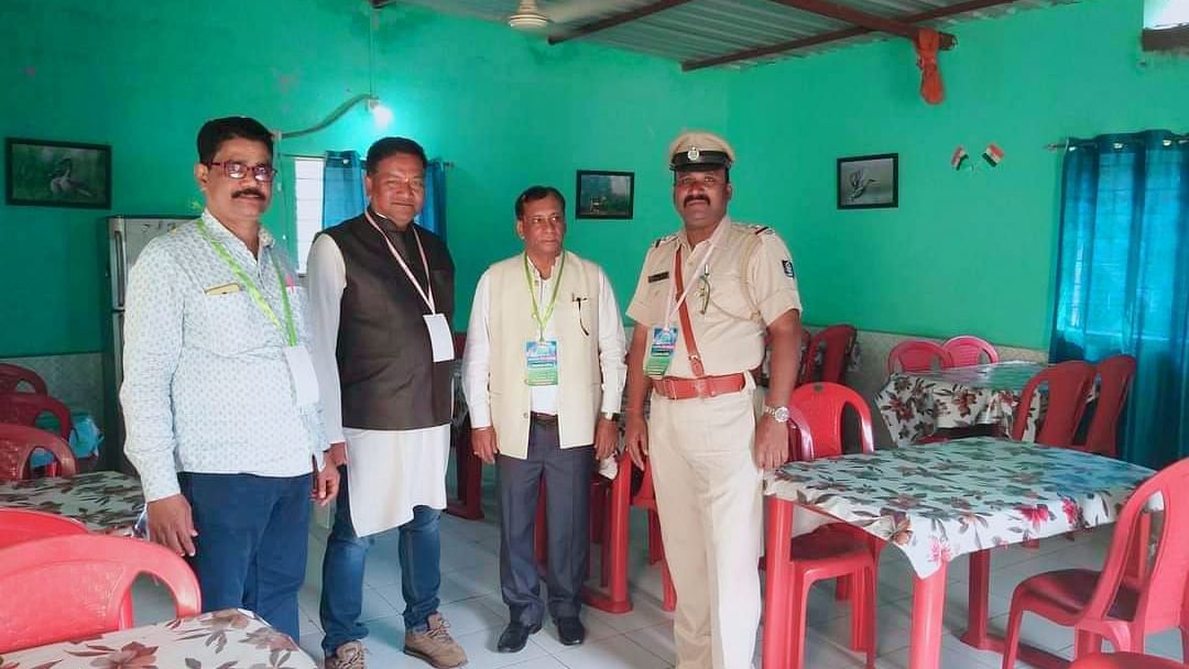 Members of Swosti Resorts visiting an old age home