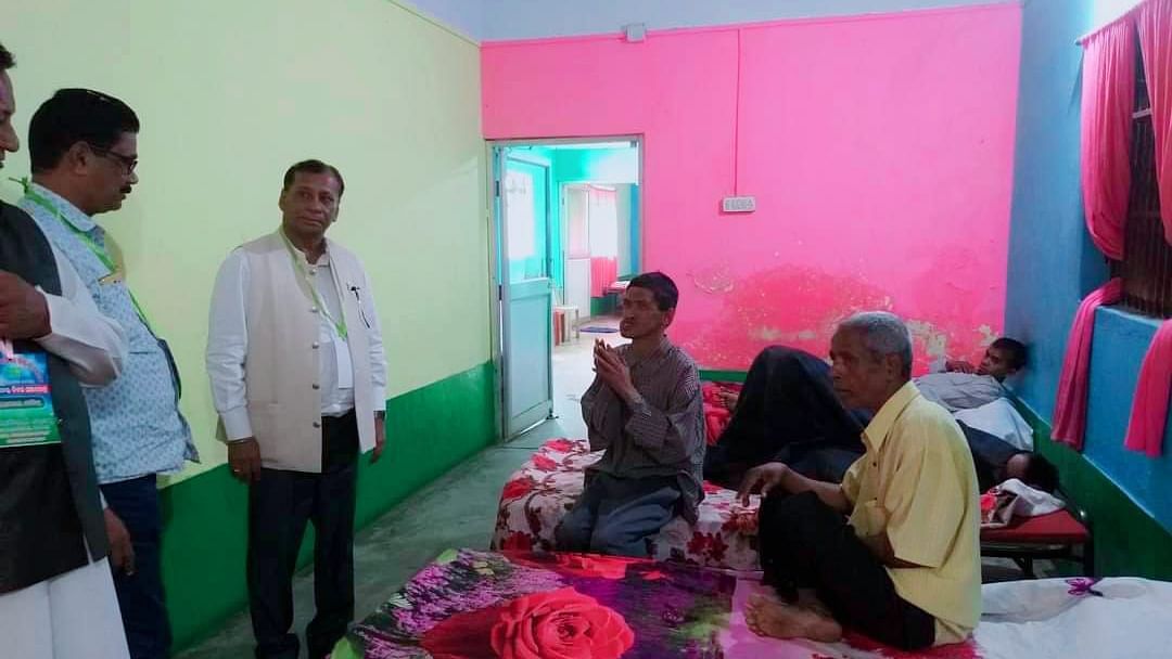 Members of Swosti Resorts visiting an old age home