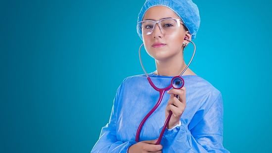 nurse-2141808 1920