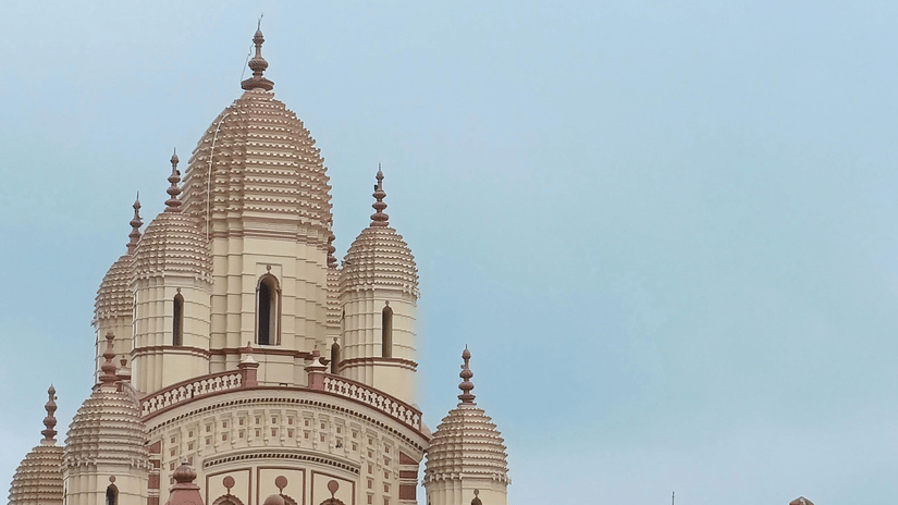 Facade view of Dakshineswar Kali Mandir with a blue sky in the background.