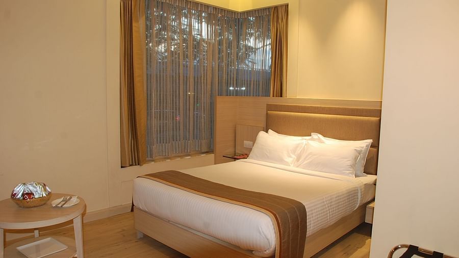 Deluxe Rooms at Hotel Sarovar Portico Naraina New Delhi 5