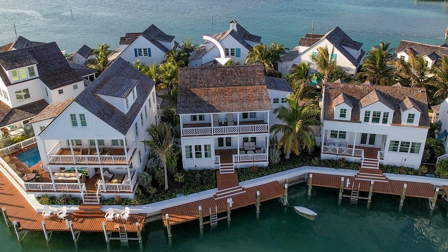luxurious waterfront houses with private docs, swimming pools at Abaco Inn.