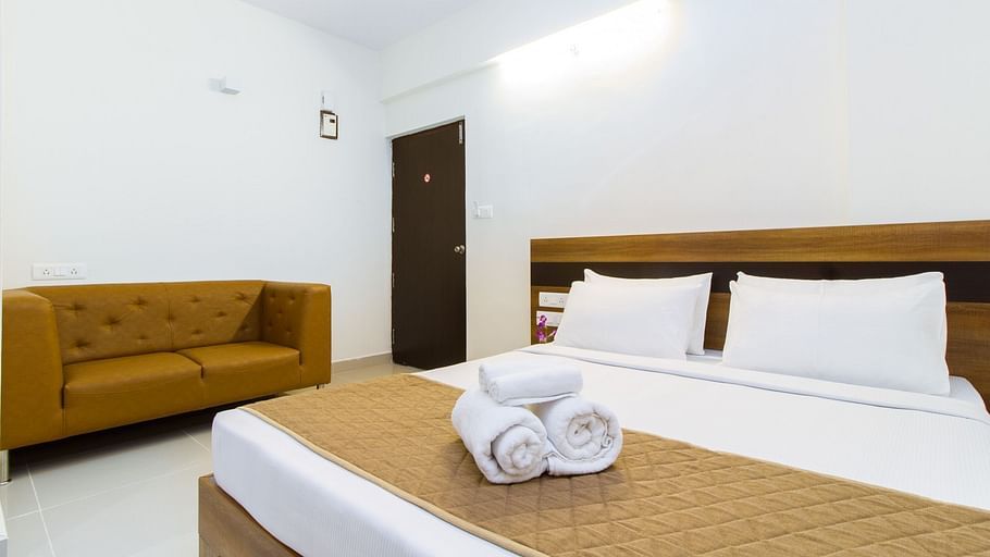 Premium Queen Room with Kitchenette The Sanctum Suites in Whitefield 10
