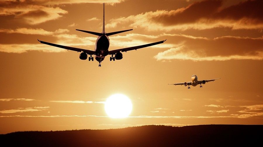 silhouette-of-airplanes-47044