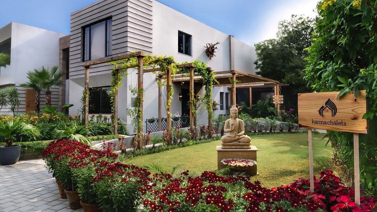 exterior facade of one of the villas at Karma Lakelands 0898