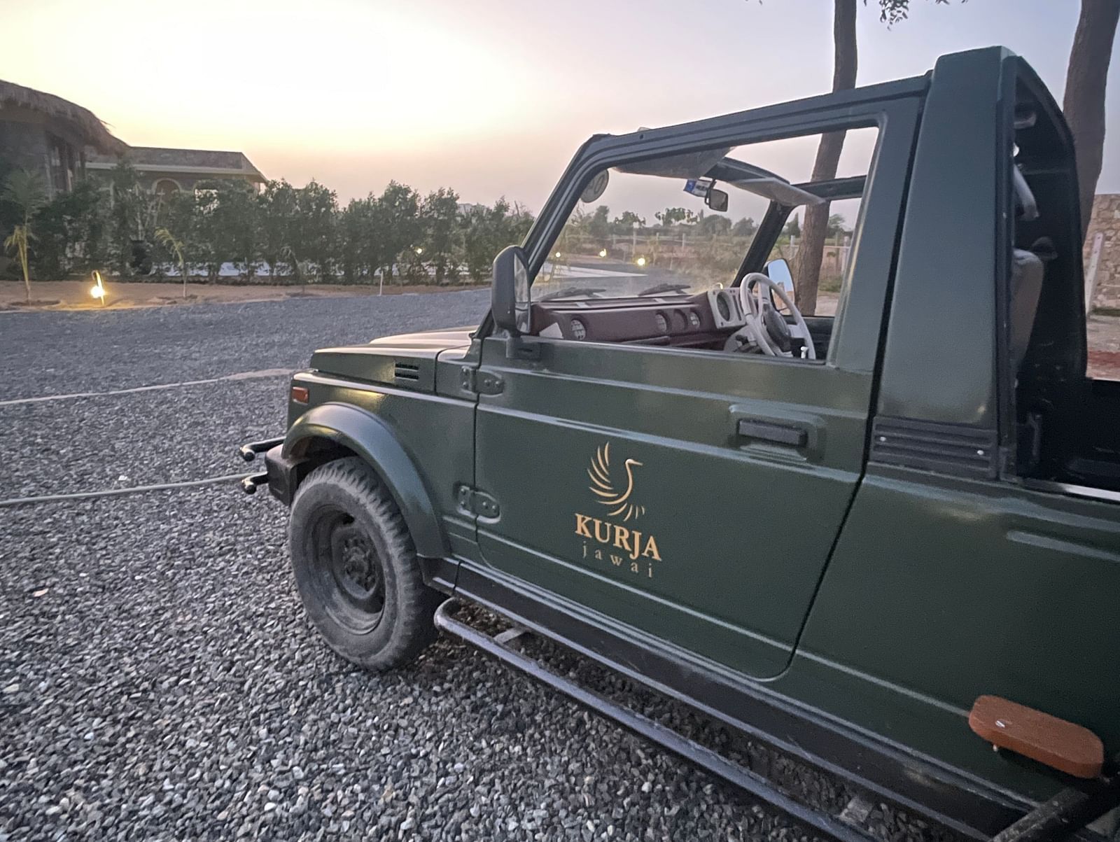 Side view of  a safari jeep with tree behind