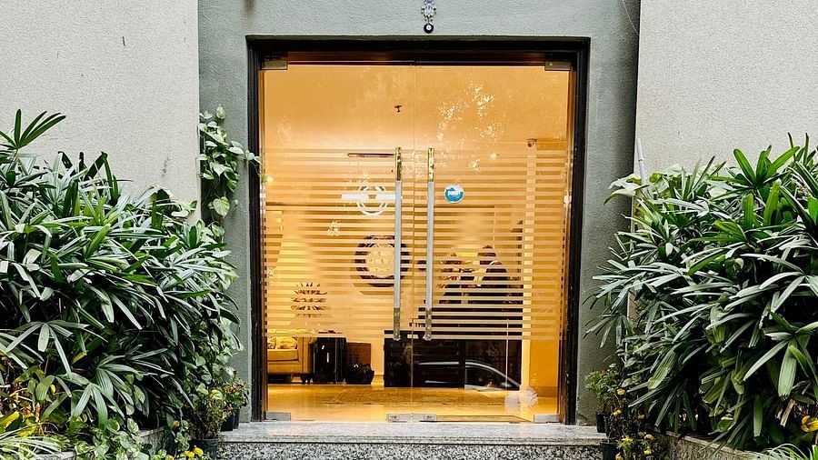Aval International - view of the property entrance