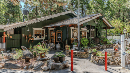 Exterior of the cabins at Narrow Gauge Inn during the day.