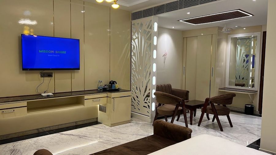Executive Suite Room-7