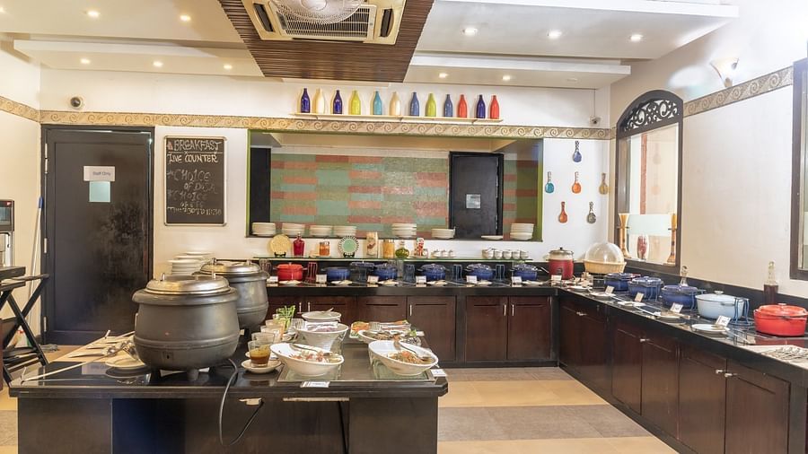A larger view of the buffet at Kyriad Prestige Calangute, Goa