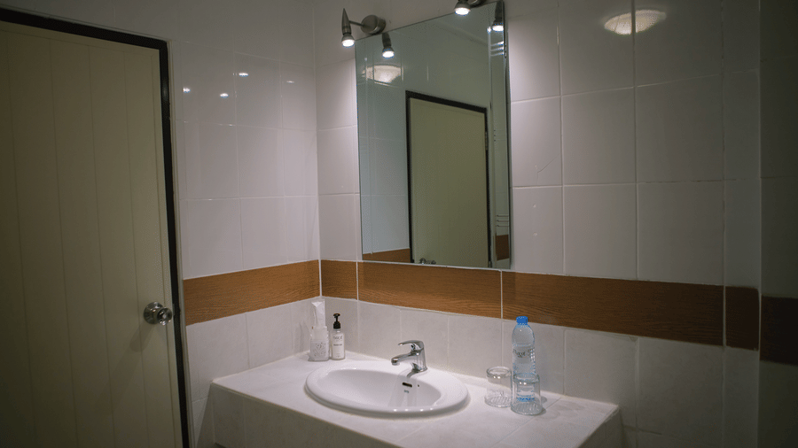 Superior room (toilet)