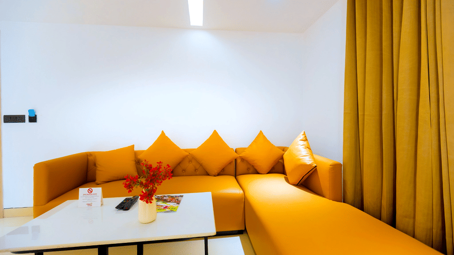 Family Room (12)